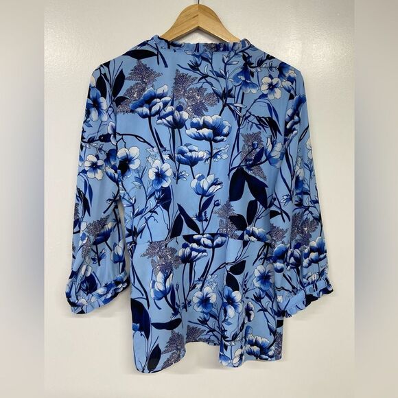 KARL LAGERFELD PARIS Floral-Print Wrap Blouse. Size L/XL - Picture 3 of 9
